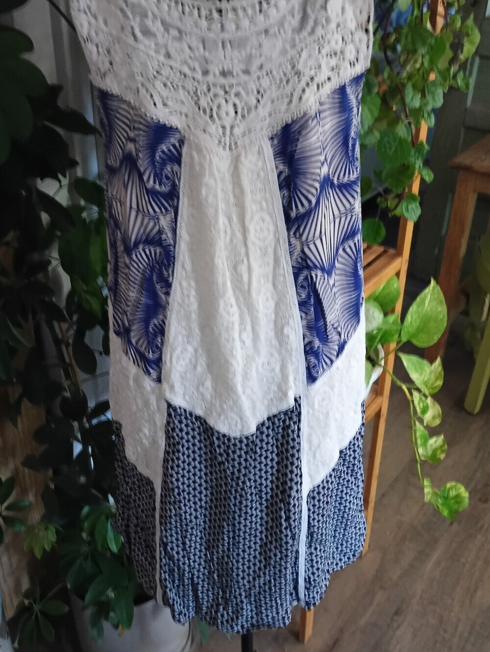 Lace-Panel White and Blue Summer Dress - Picture 6 of 9